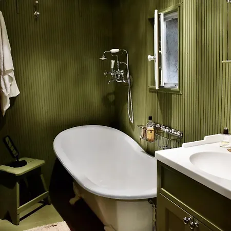 Hébergement de vacances Maison En Pierre Rénovée Avec Jardin Et Piscine Privative Chauffée Hyères